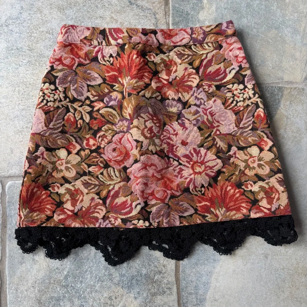 Topshop Tapestry Floral Lace Mini Skirt‎ US 2 Cruel Intentions Gossip Girl Fall
